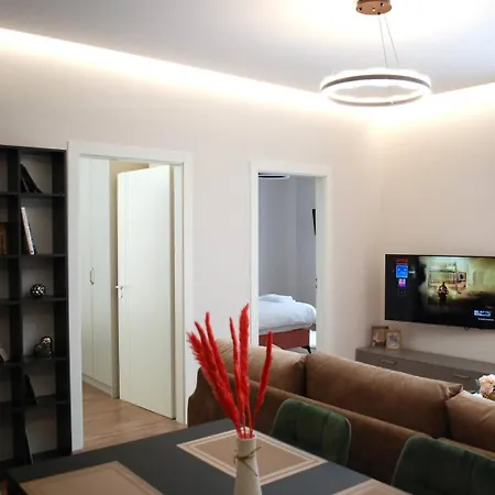 Lindi's 8/2 아파트